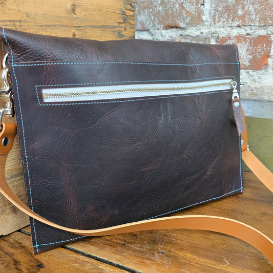 The Traveler (Chestnut) JH08833