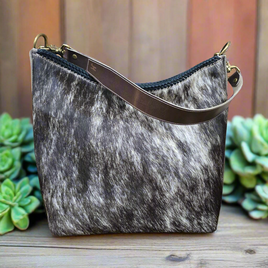 Outrider (Walnut/Black) JH09596