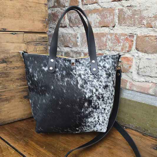 Shorty Tote (Sand/Embossed Black) JH09029