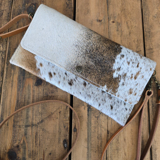 Carly Clutch (Caramel)