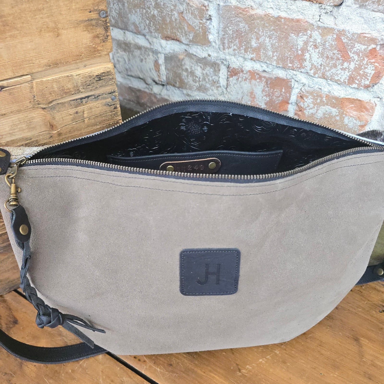 Livingston (Greige Suede) #11240