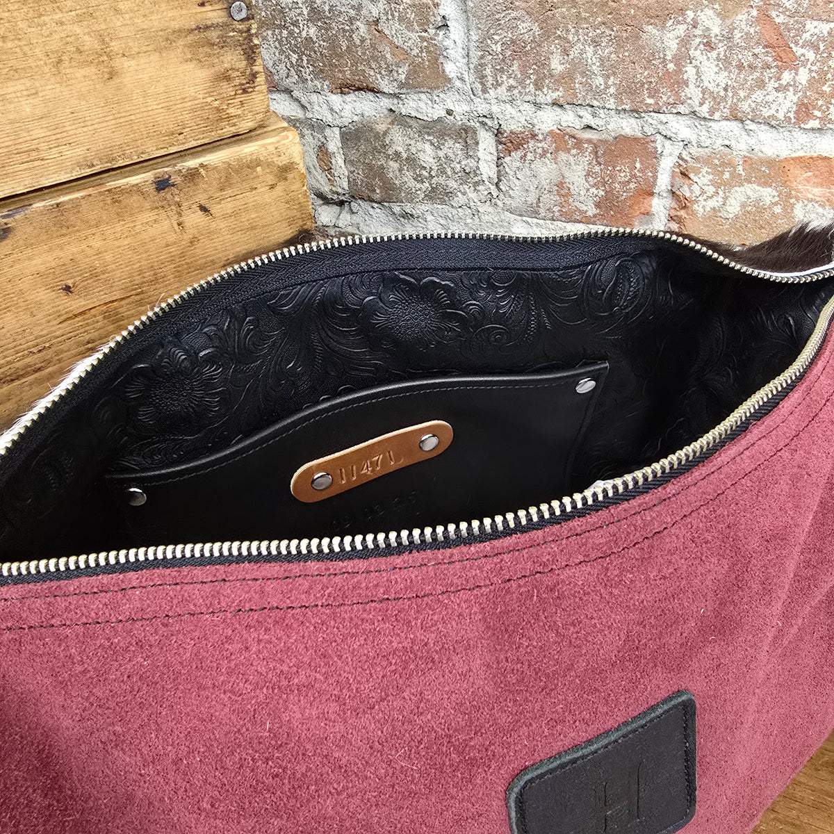 Livingston (Red Velvet/Black) #11471
