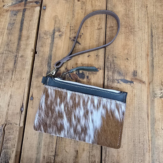 Cowhide Modesto Clutch (Moss)
