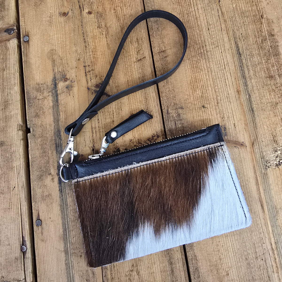 Cowhide Modesto Clutch (Black)
