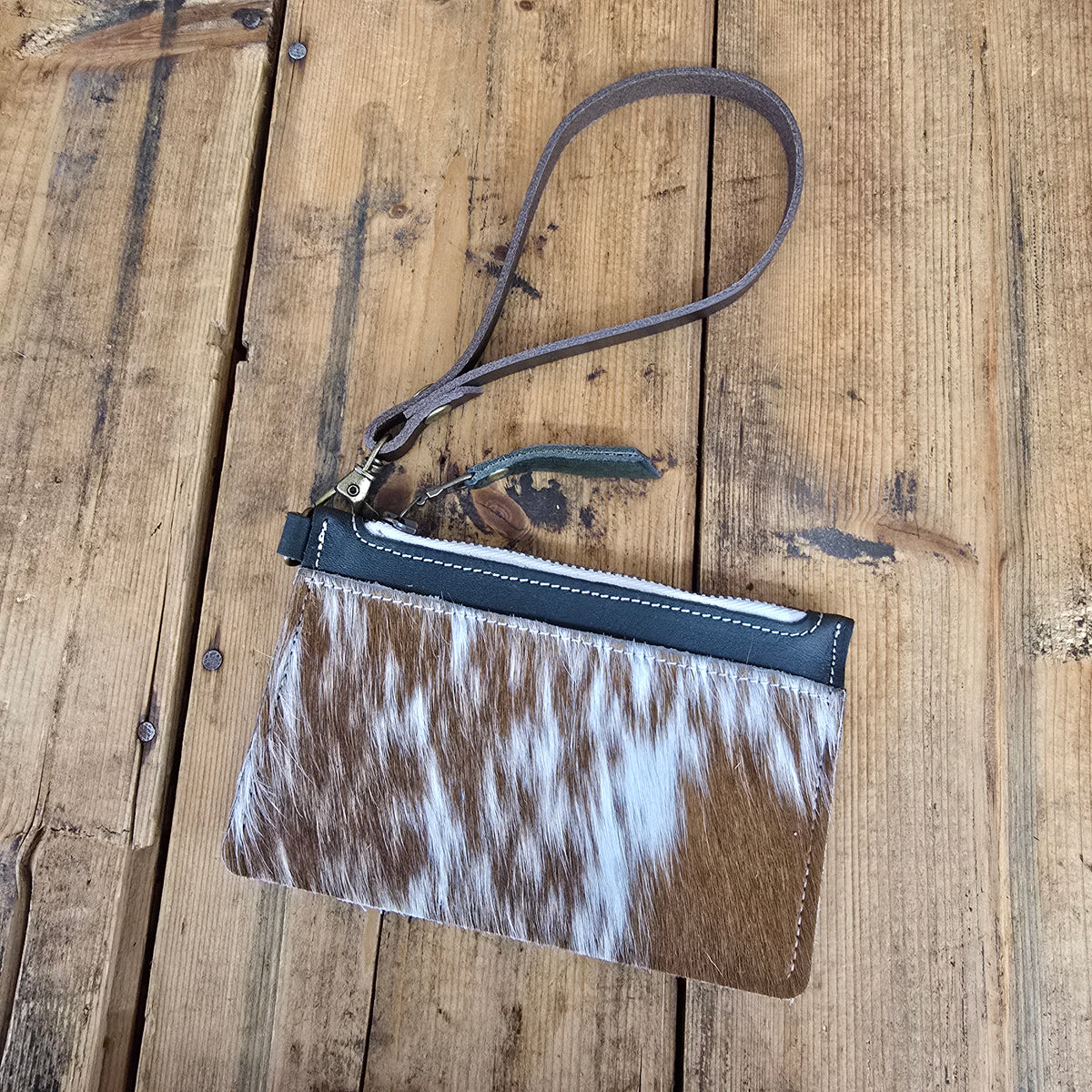 Cowhide Modesto Clutch (Moss)