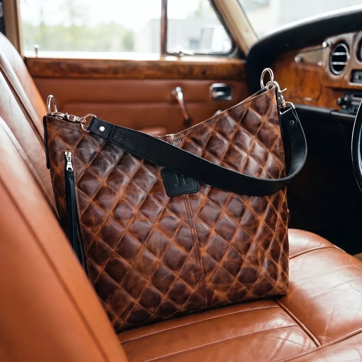 Exterior pockets with 8-inch openings replace the bag-within-a-bag